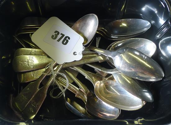 6 Vict matched silver teaspoons with shield bowls (crested), 6 similar fiddle pattern spoons & 4 further spoons